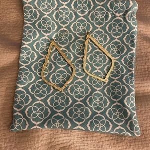 Kendra Scott Sophee drop earrings in gold- beautiful!